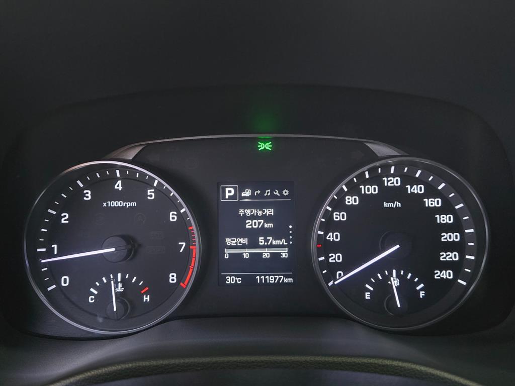 HYUNDAI Avante - Vista 9