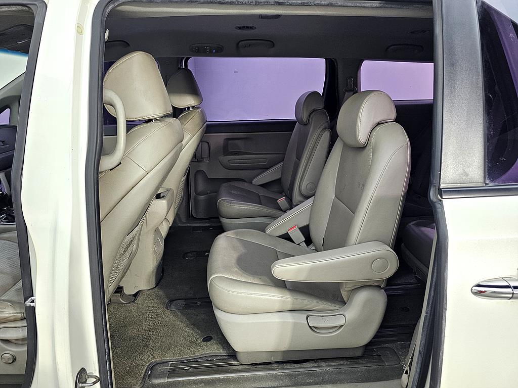 KIA Carnival - Vista 9