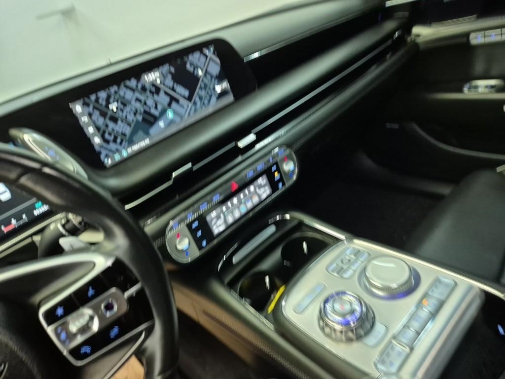 Genesis G90 - Vista 10