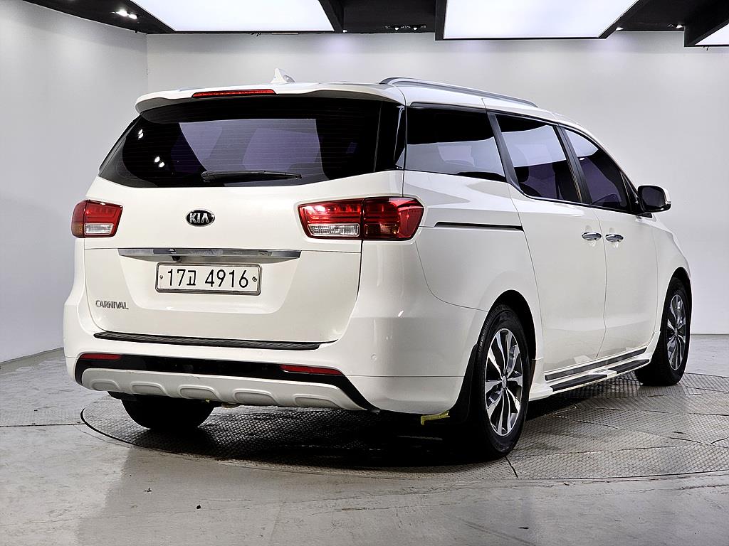 KIA Carnival - Vista 4