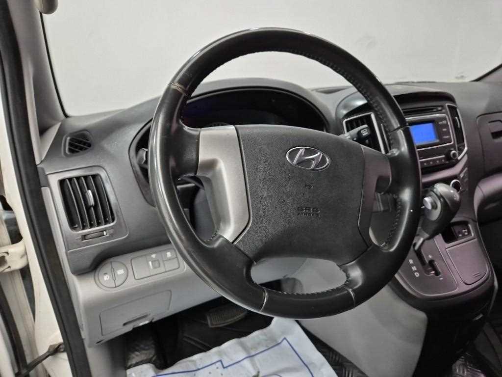HYUNDAI Starex - Vista 9