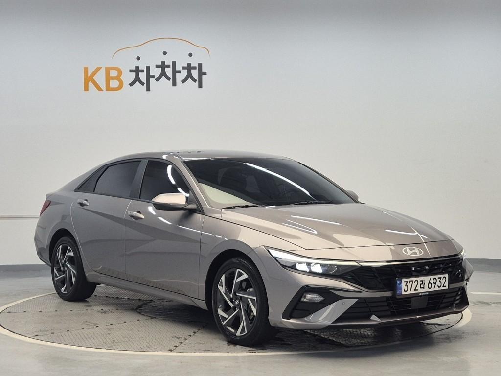 HYUNDAI Avante - Vista 3