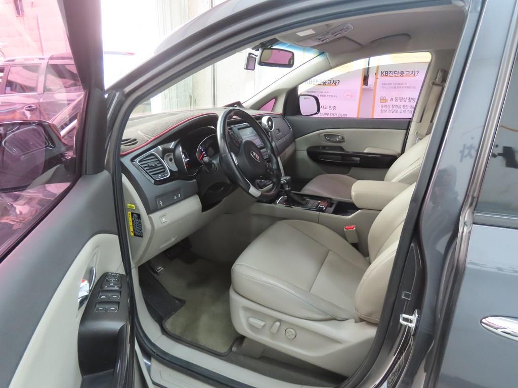 KIA Carnival - Vista 5