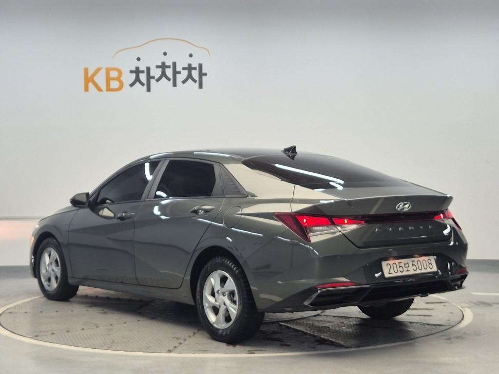 HYUNDAI Avante - Vista 2