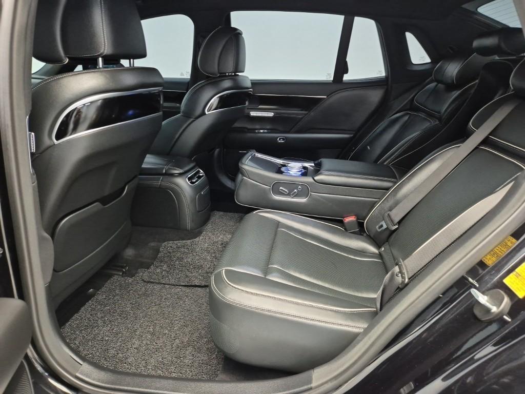 Genesis G90 - Vista 12