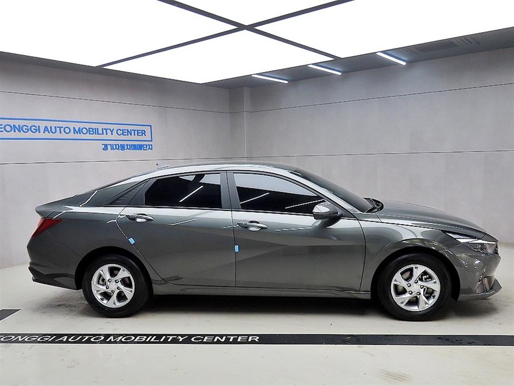 HYUNDAI Avante - Vista 2