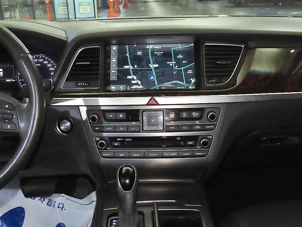 HYUNDAI Genesis - Vista 11