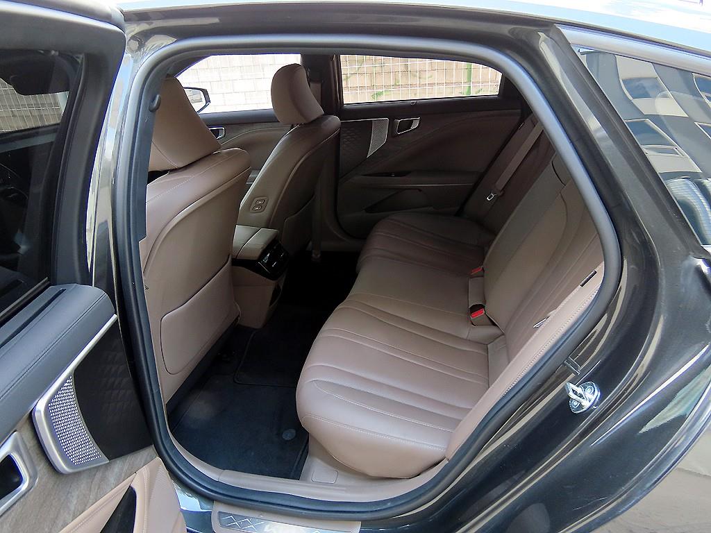 KIA K8 - Vista 6