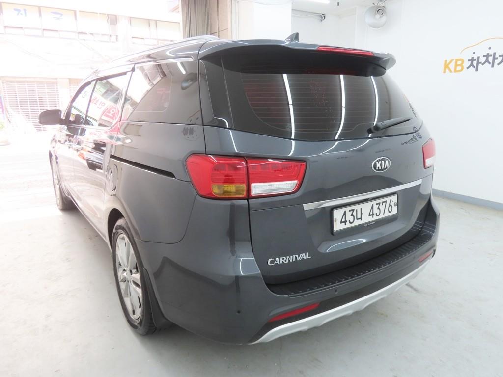 KIA Carnival - Vista 4