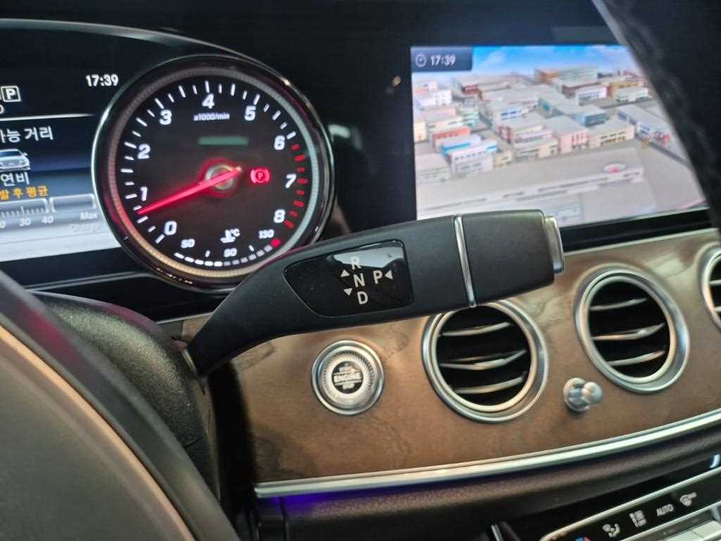 Mercedes Benz E class - Vista 8