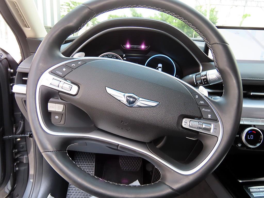Genesis G80 - Vista 8