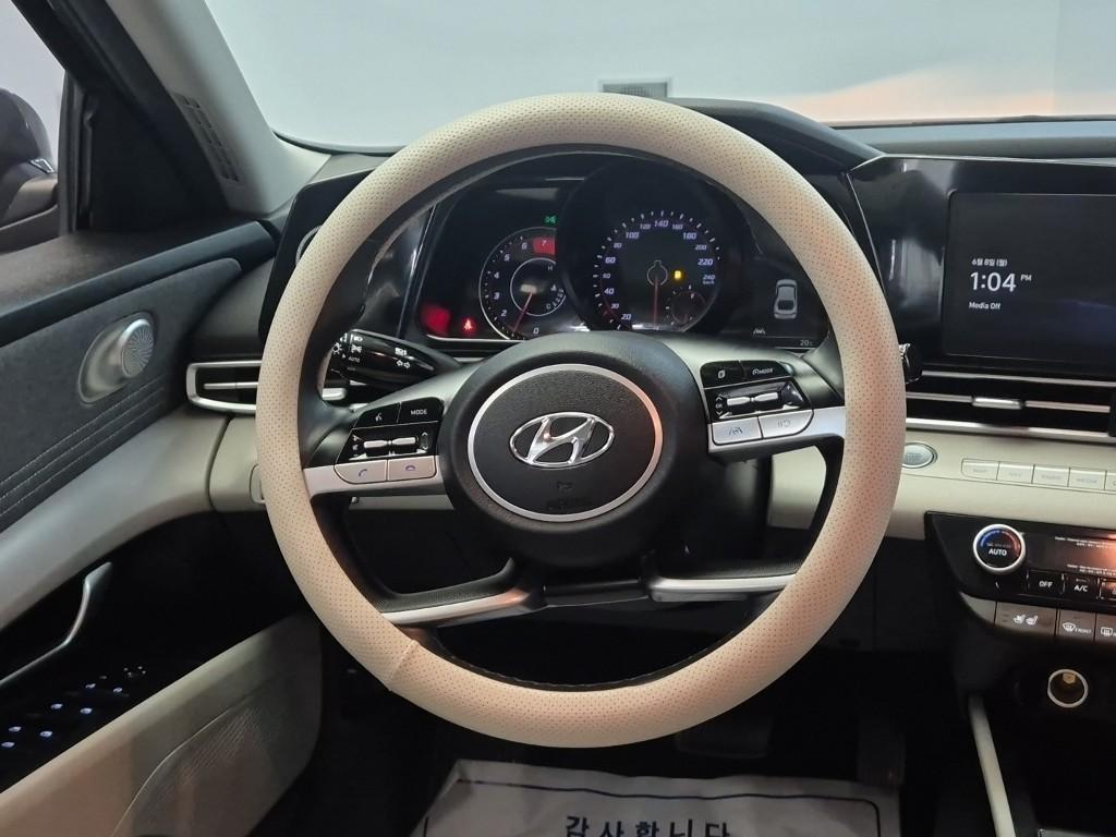HYUNDAI Avante - Vista 9