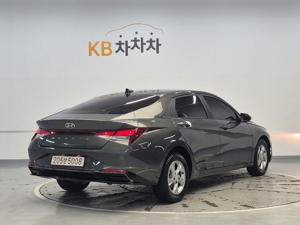 HYUNDAI Avante - Vista 3