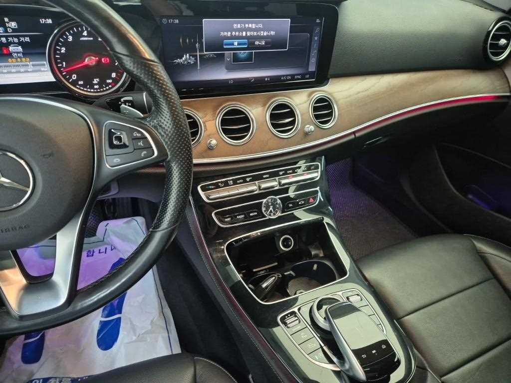 Mercedes Benz E class - Vista 10