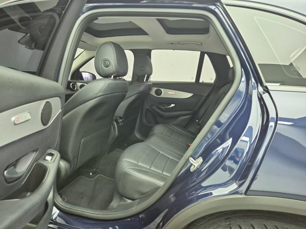 Mercedes Benz GLC Class - Vista 12