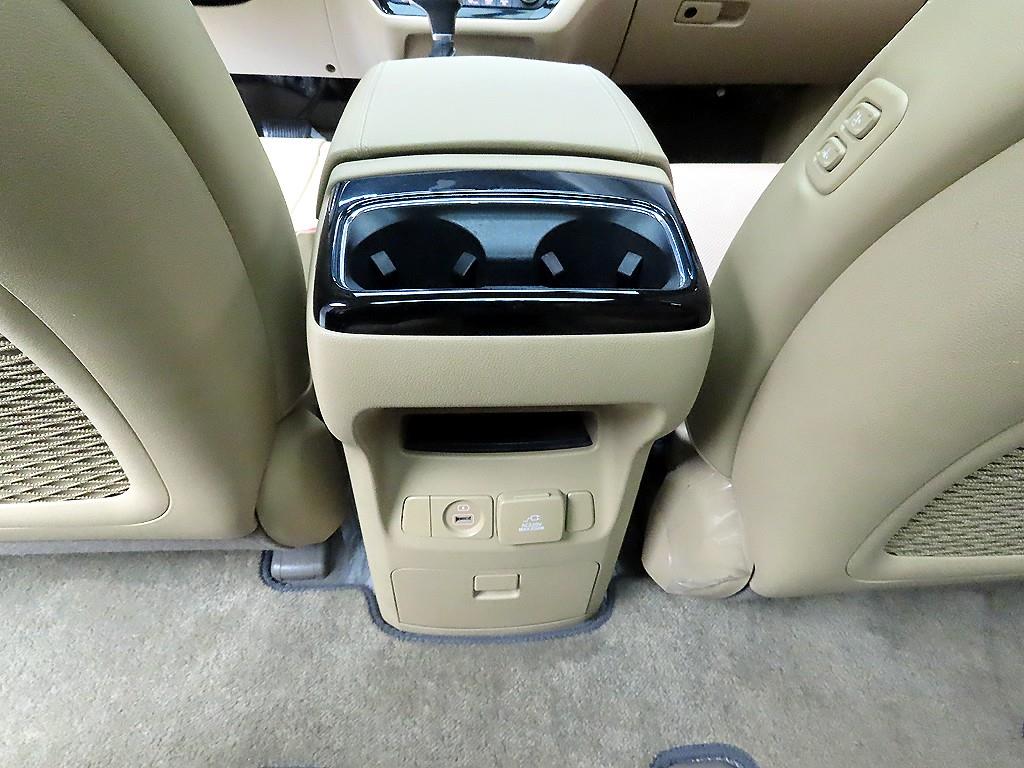 KIA Carnival - Vista 12