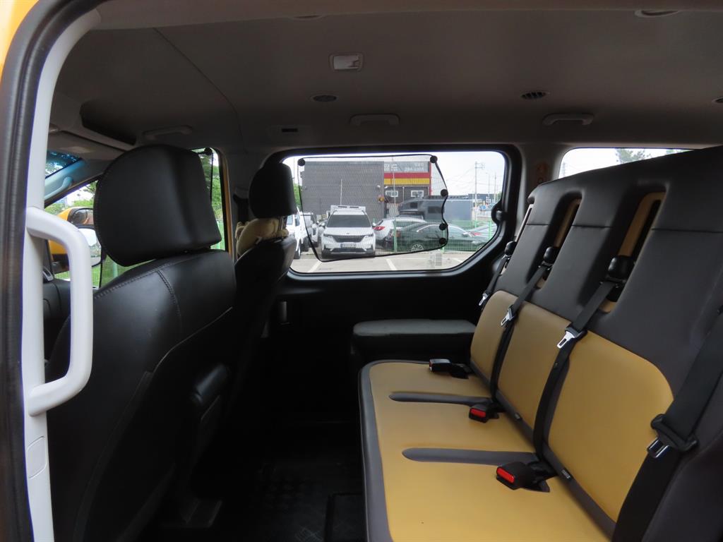 HYUNDAI Staria 2023 Amarillo - Importación desde Corea - HF Imports Iquique - Foto 7