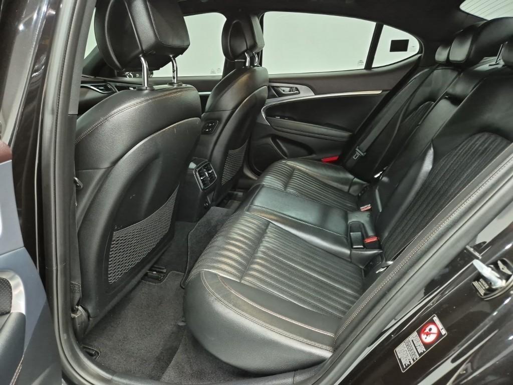 Genesis G70 - Vista 12