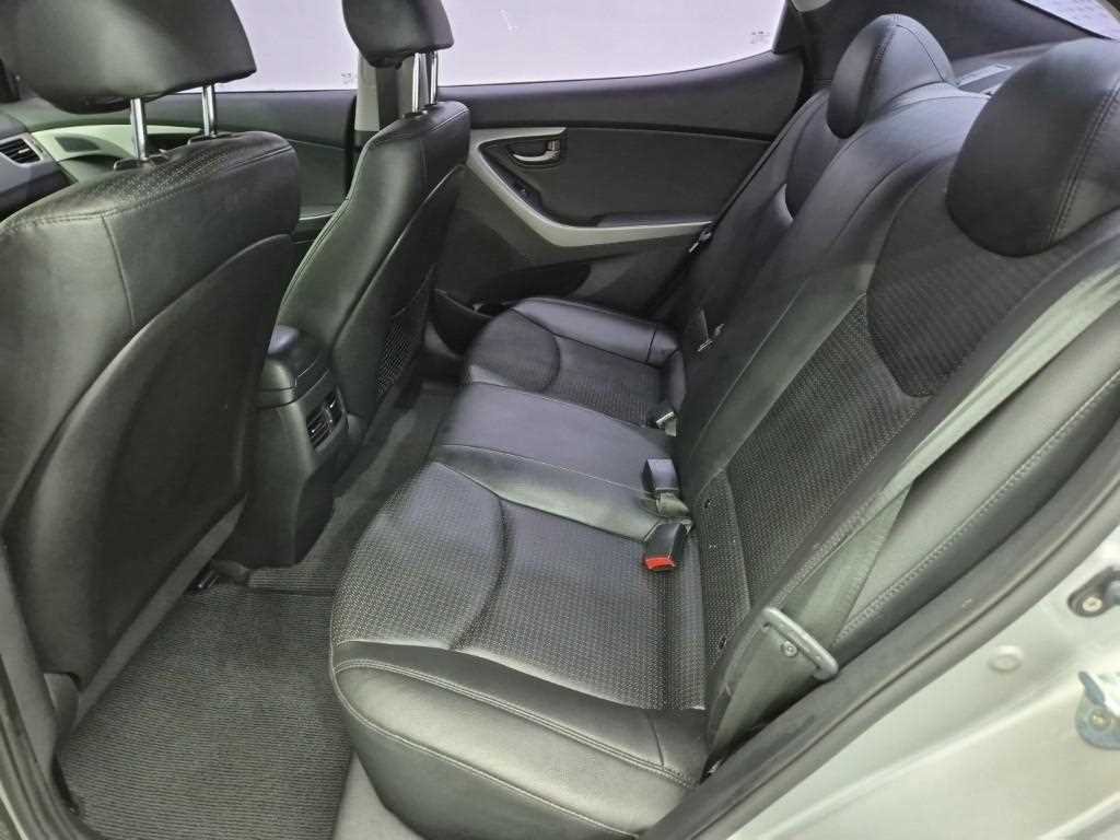 HYUNDAI Avante - Vista 12