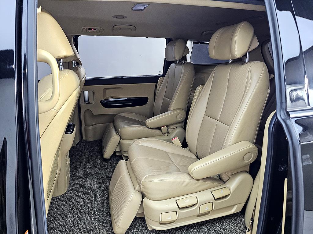 KIA Carnival - Vista 9