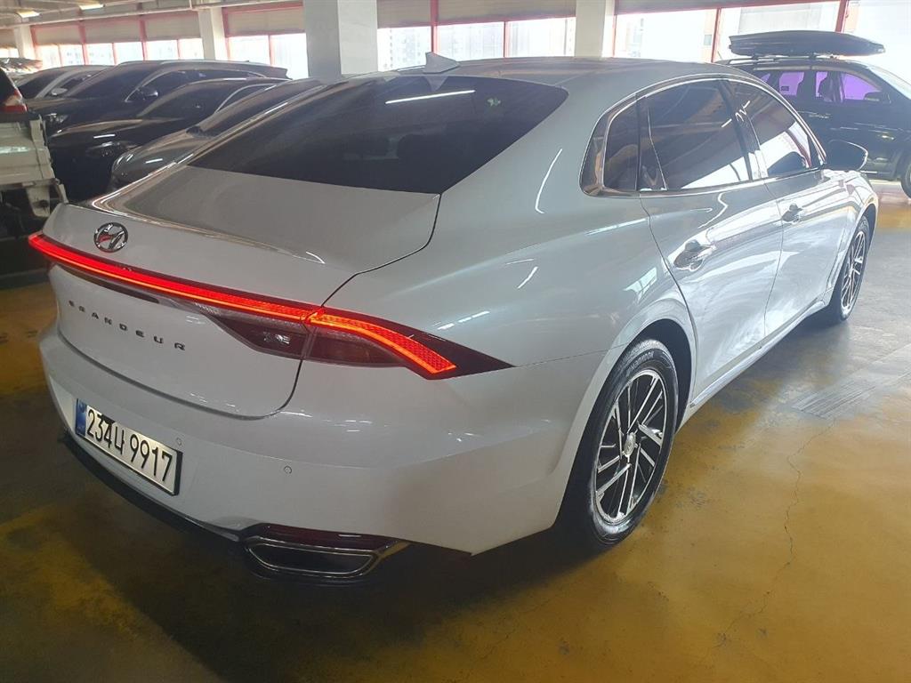 HYUNDAI Grandeur - Vista 11