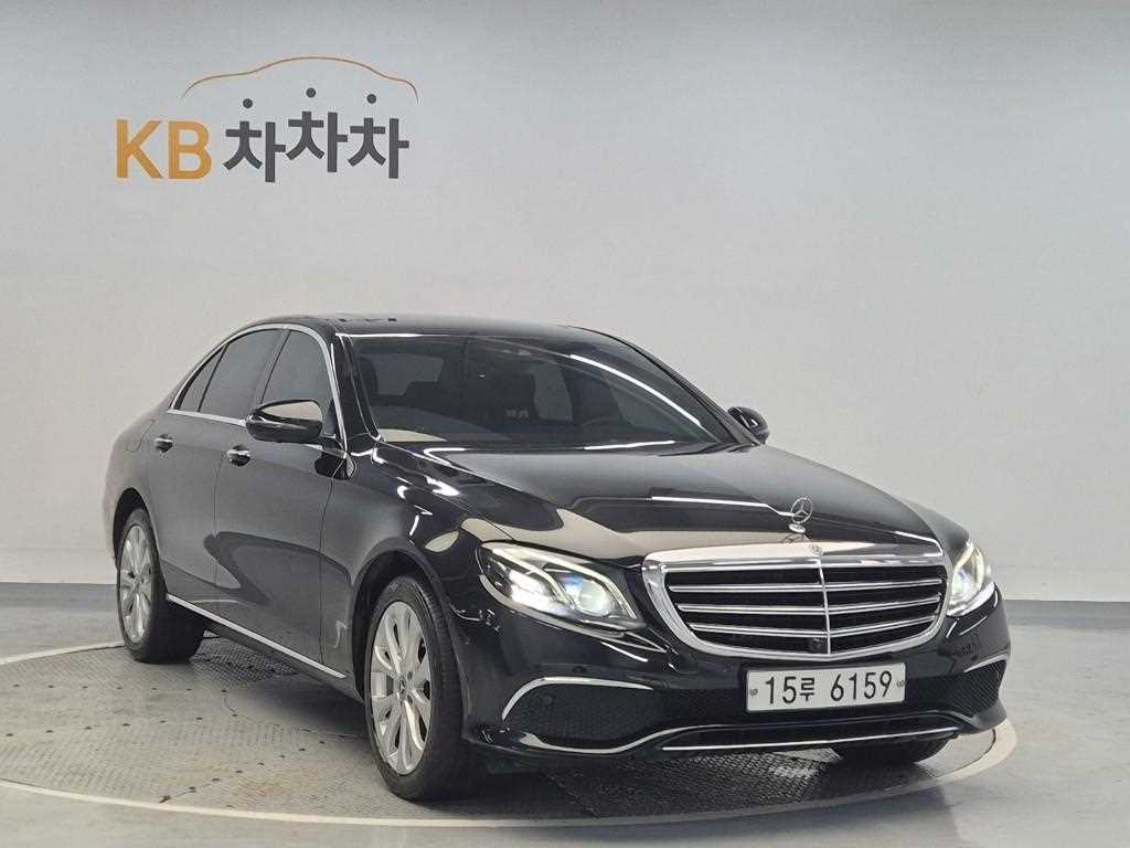 Mercedes Benz E class - Vista 4