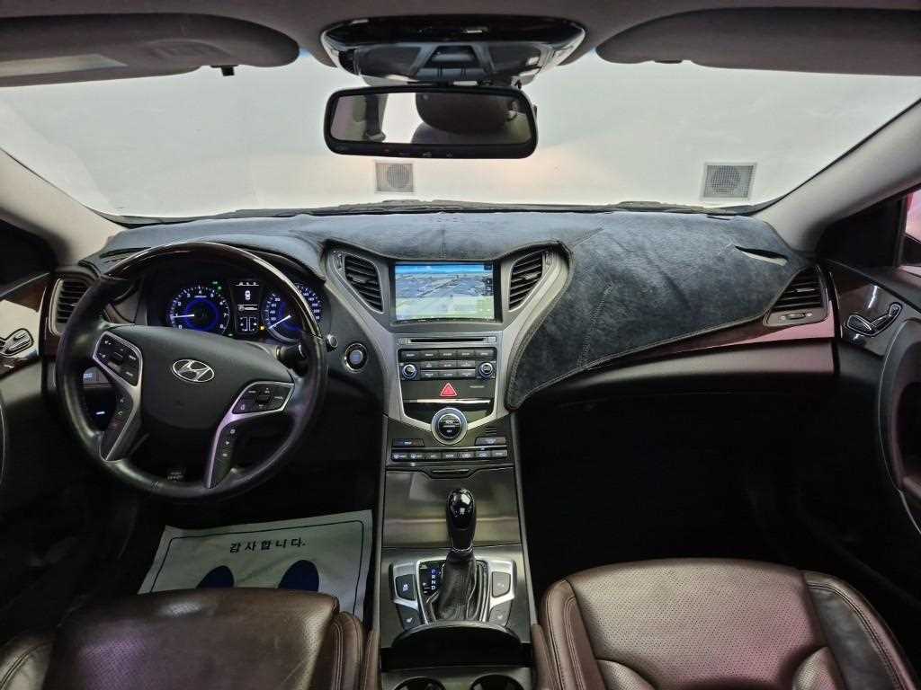 HYUNDAI Grandeur - Vista 7