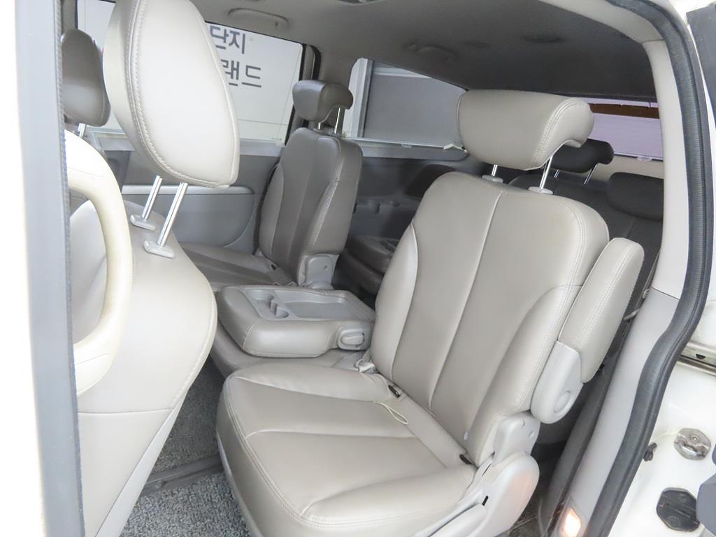 KIA Carnival - Vista 7