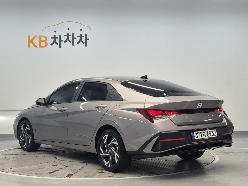 HYUNDAI Avante - Vista 2