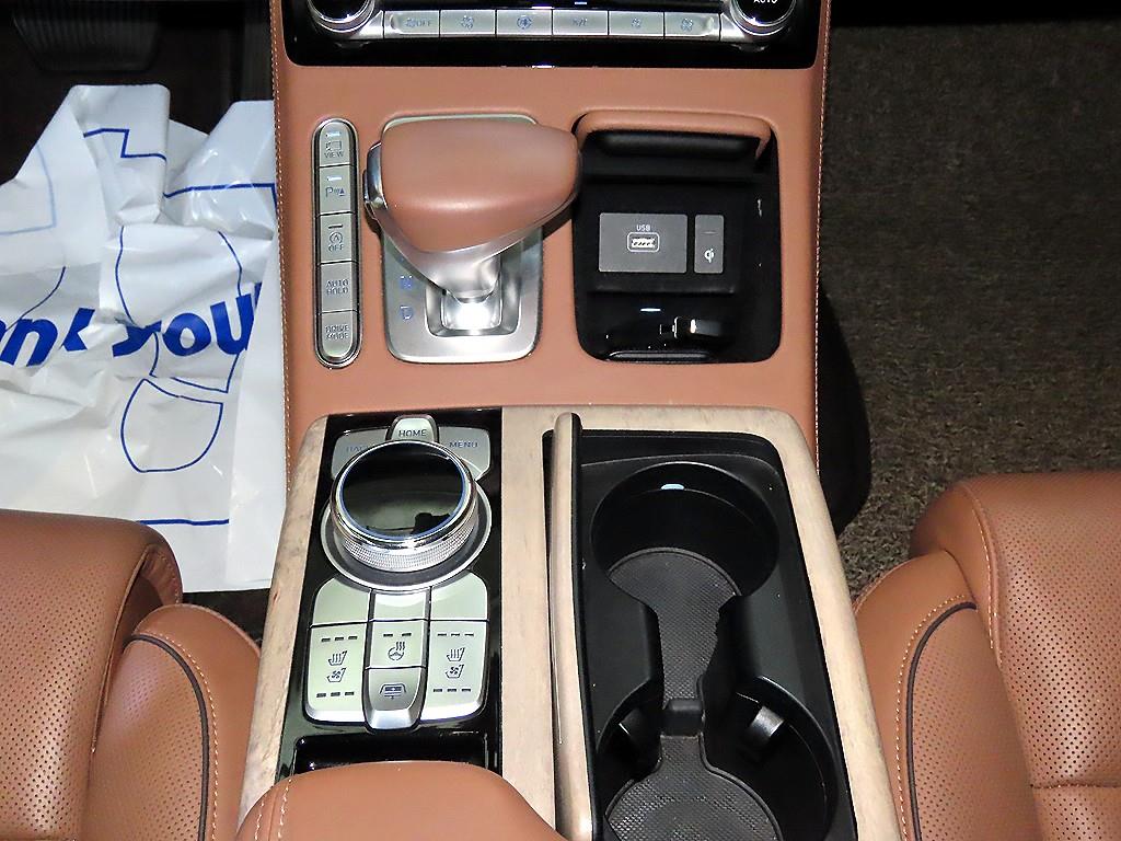 Genesis G90 - Vista 12