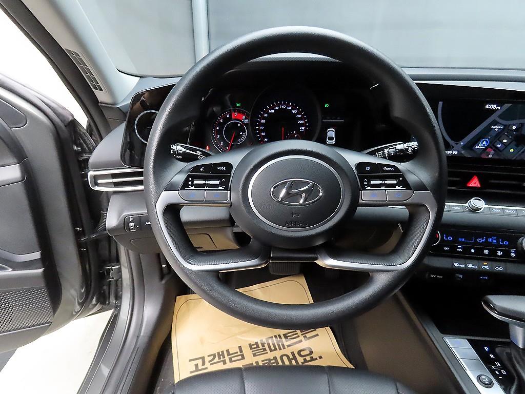 HYUNDAI Avante - Vista 9