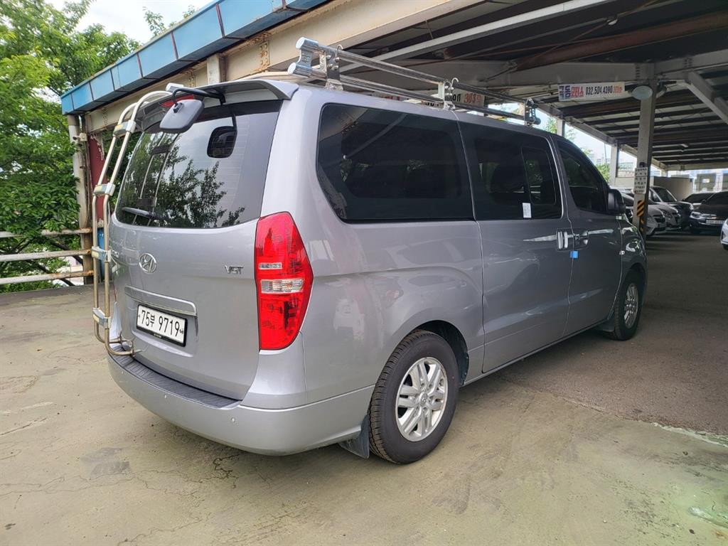 HYUNDAI Starex - Vista 4