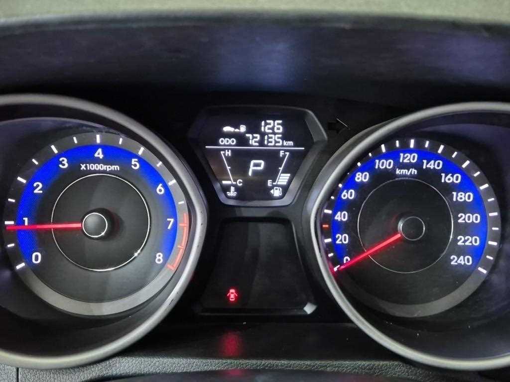 HYUNDAI Avante - Vista 6