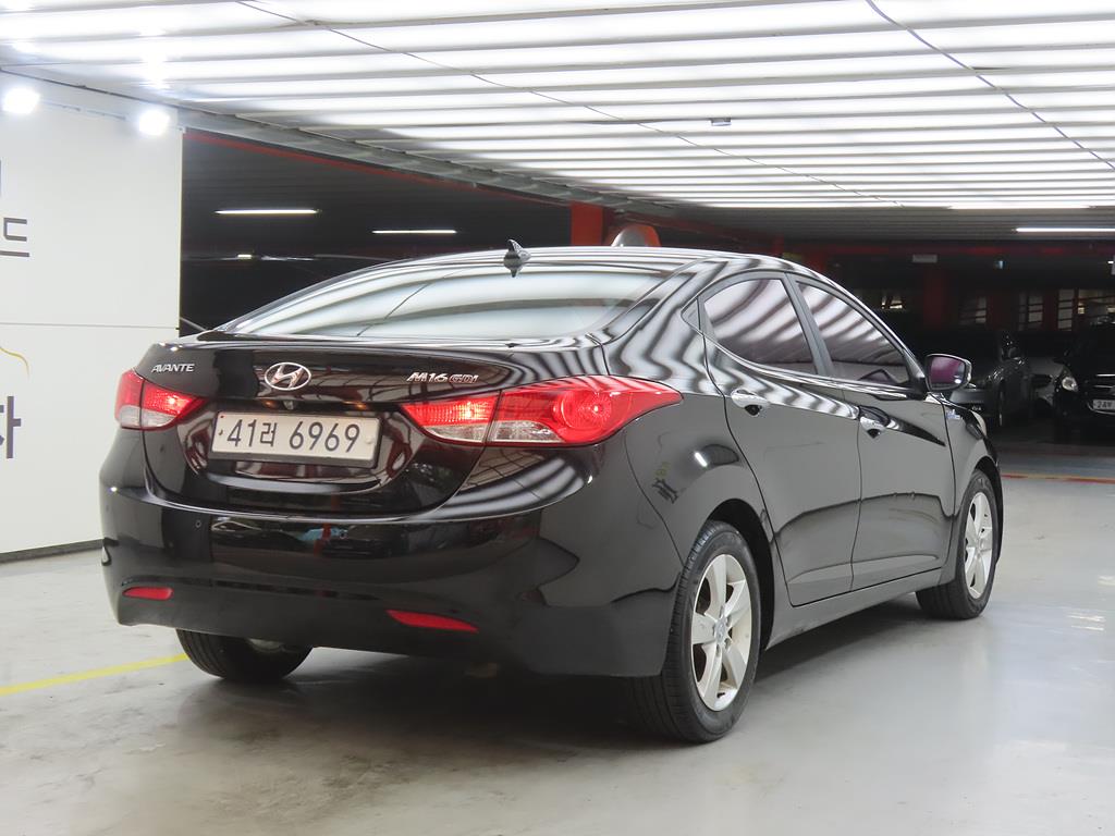 HYUNDAI Avante - Vista 4