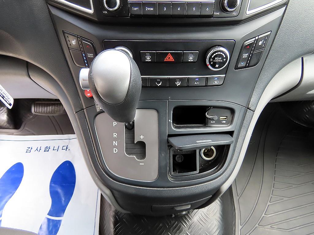 HYUNDAI Starex - Vista 10