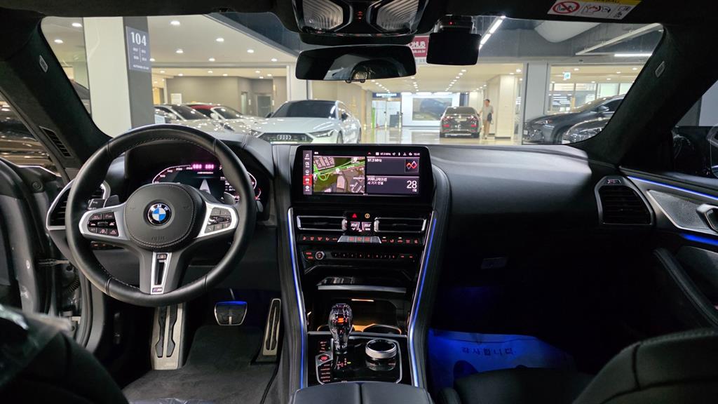 BMW 8 Series - Vista 4
