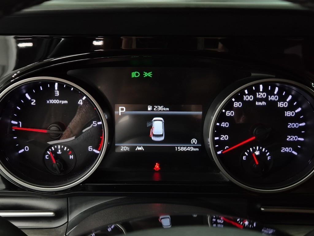 KIA Carnival - Vista 5