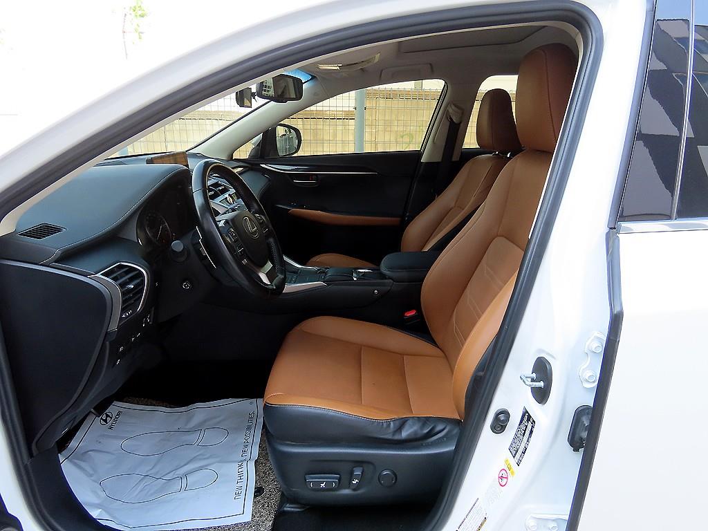 Lexus NX - Vista 5