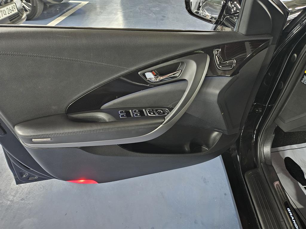 HYUNDAI Grandeur - Vista 12
