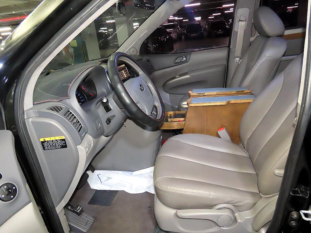 KIA Carnival - Vista 6