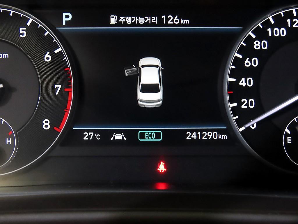 Genesis G90 - Vista 9