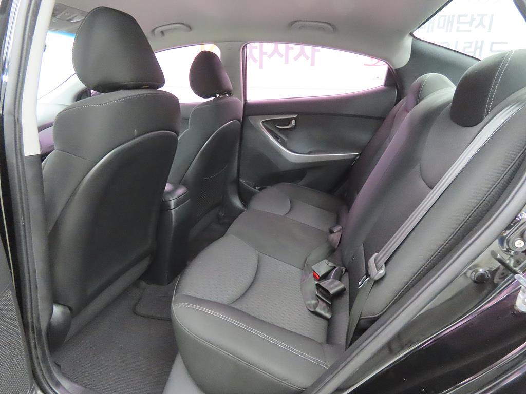 HYUNDAI Avante - Vista 6