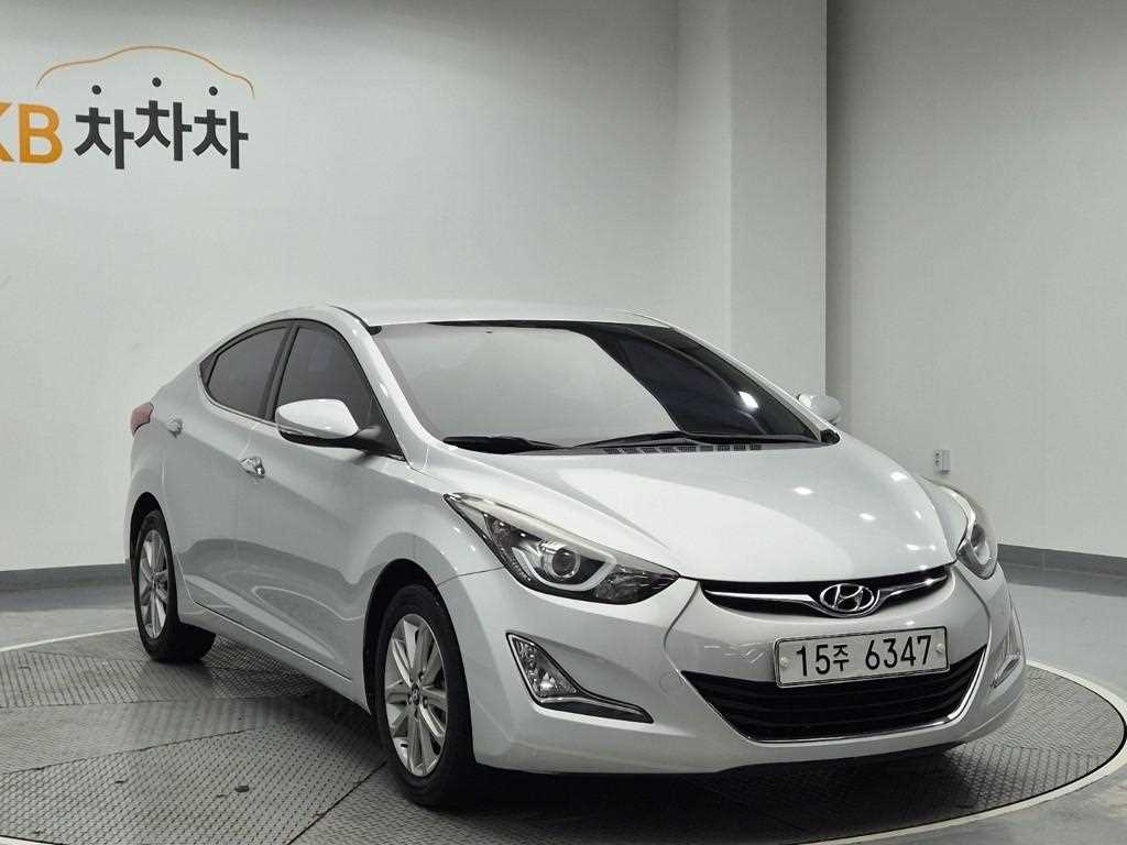 HYUNDAI Avante - Vista 4