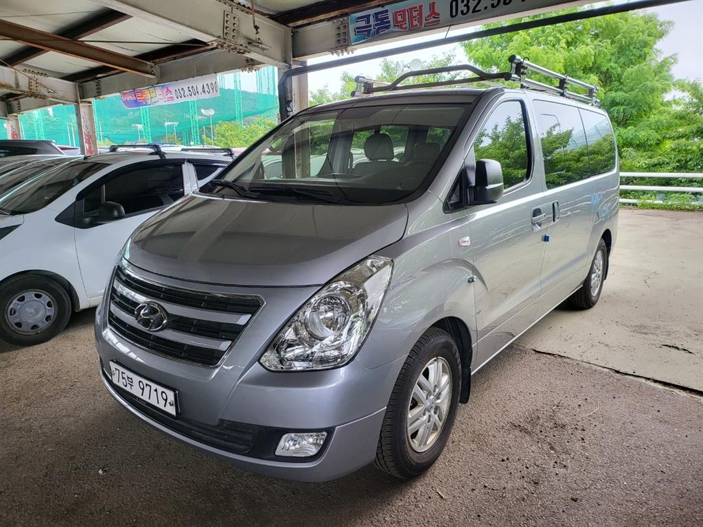 HYUNDAI Starex - Vista 2