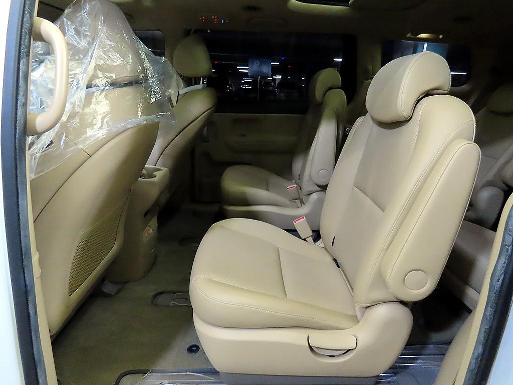KIA Carnival - Vista 7