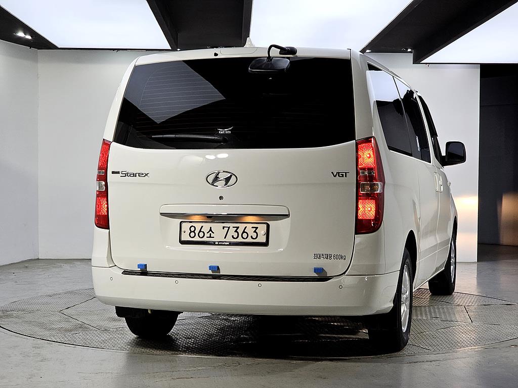 HYUNDAI Starex - Vista 3
