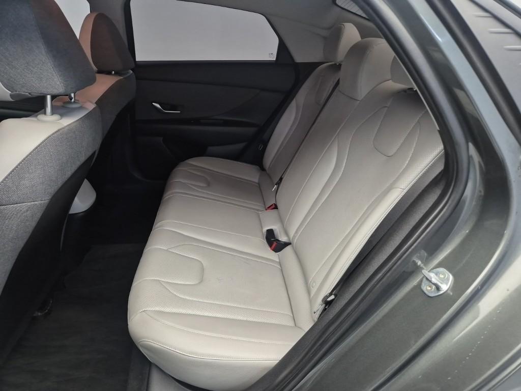 HYUNDAI Avante - Vista 12