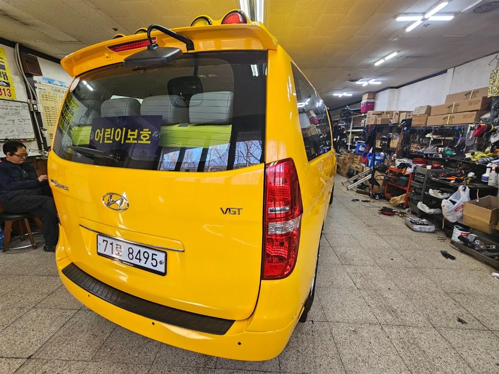 HYUNDAI Starex - Vista 2