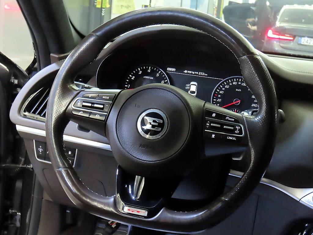 KIA Stinger - Vista 8
