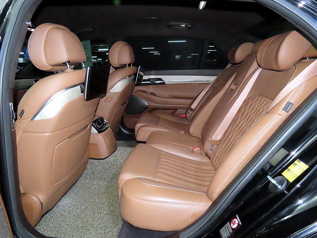 Genesis G90 - Vista 7